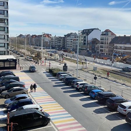 Studio Met Zeezicht Op Heldenplein Кнокке-Гейст Екстер'єр фото
