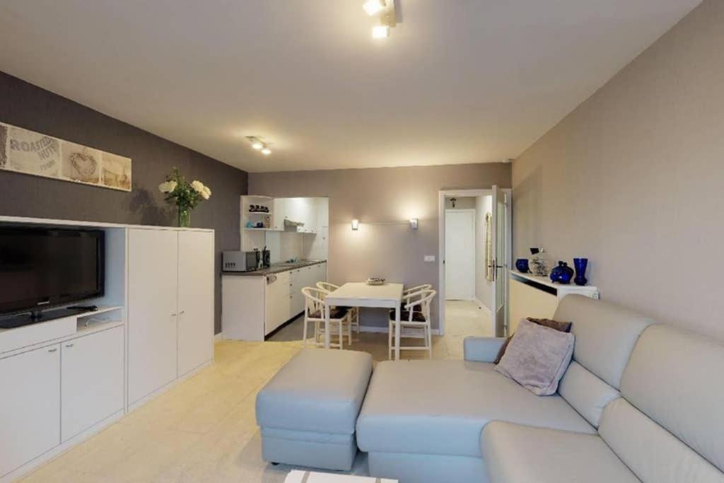 Studio Met Zeezicht Op Heldenplein Кнокке-Гейст Екстер'єр фото